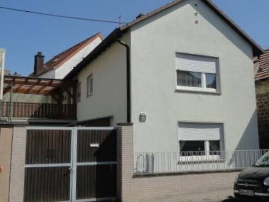 Einfamilienhaus zum Kauf 249.000 € 140 m² 180 m² Grundstück frei ab sofort Weinstrasse 18 Forst an der Weinstraße 67147