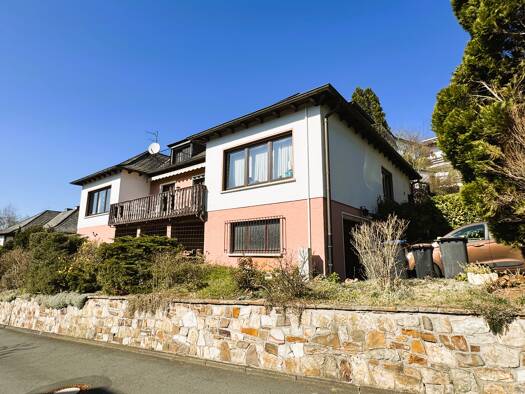Haus zum Kauf 299.000 € 7 Zimmer 176 m² 842 m² Grundstück Burg Herborn 35745