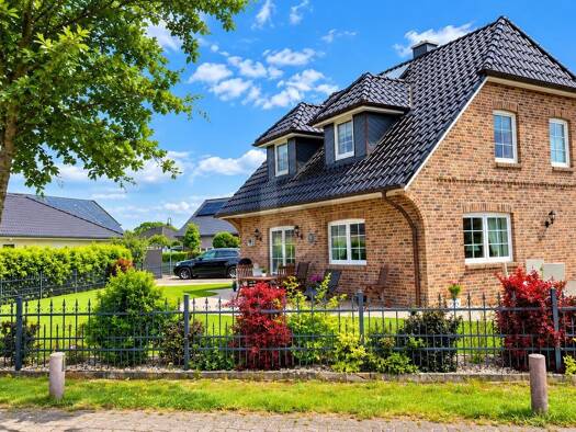 Einfamilienhaus zum Kauf 648.000 € 4 Zimmer 127 m² 743 m² Grundstück Bad Bramstedt 24576