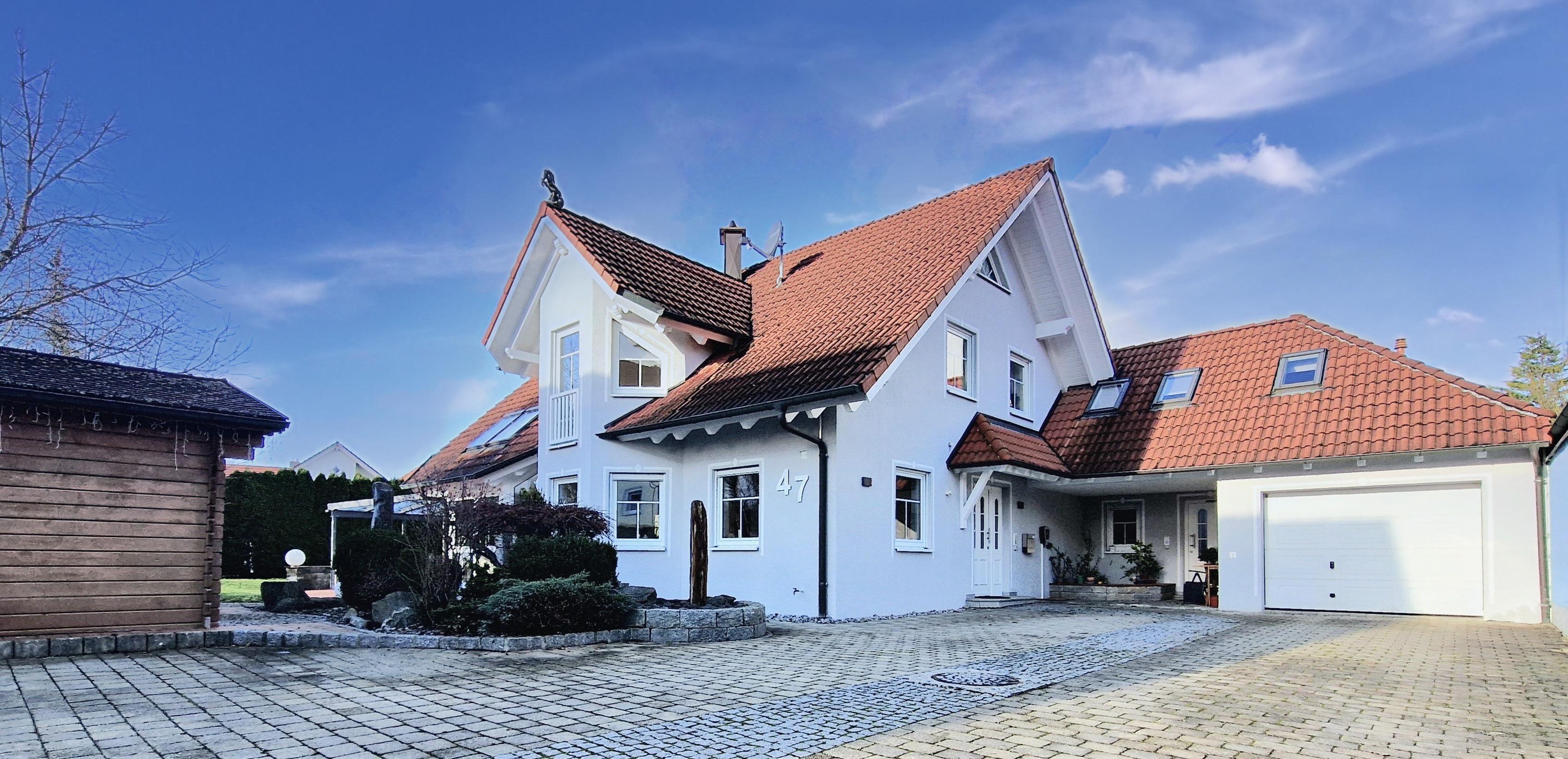 Mehrfamilienhaus zum Kauf 875.000 € 9 Zimmer 284 m²<br/>Wohnfläche 972 m²<br/>Grundstück 01.10.2025<br/>Verfügbarkeit Neresheim Neresheim 73450