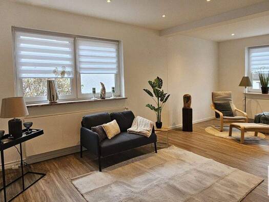 Einfamilienhaus zum Kauf 460.000 € 6 Zimmer 138 m² 516 m² Grundstück frei ab sofort Lerchenweg 8 Kleinrinderfeld 97271