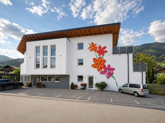 Mehrfamilienhaus zum Kauf als Kapitalanlage geeignet 2.500.000 € 13 Zimmer 830 m² 600 m² Grundstück Kaprun 5710