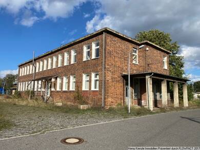 Mehrfamilienhaus zum Kauf 280.000 € 719,7 m² 2.934 m² Grundstück Lauchhammer Lauchhammer 01979