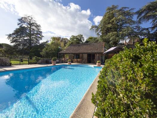 Schloss zum Kauf 12.500.000 € 25 Zimmer 1.889,5 m² 657.600 m² Grundstück DOUVAINE 74140