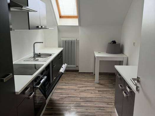 Wohnung zur Miete 850 € 3,5 Zimmer 95 m² Geschoss 3/4 frei ab 01.02.2026 Landshuter Straße 23 Alteglofsheim 93087