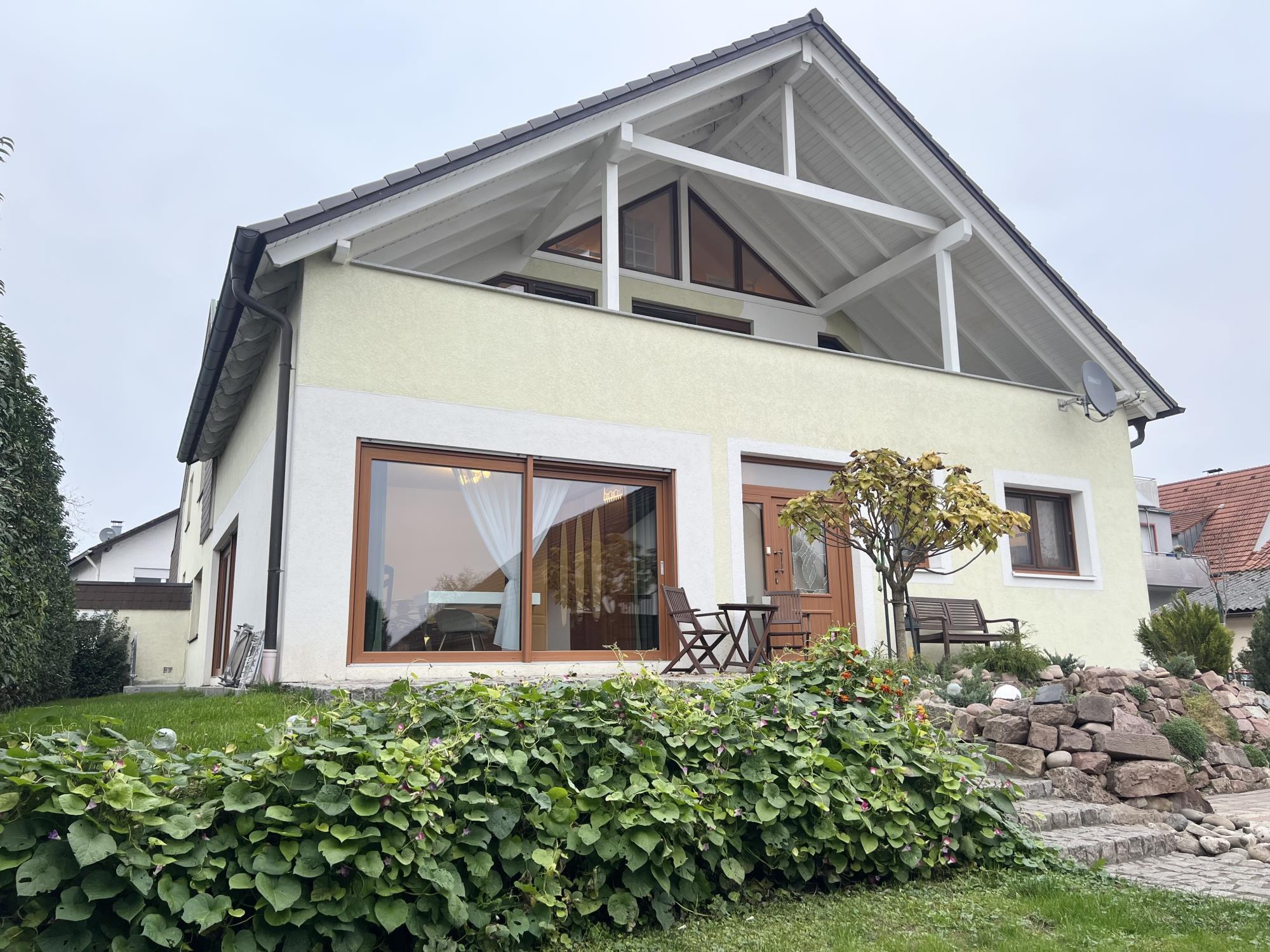 Haus zum Kauf 981.000 € 11,5 Zimmer 360 m²<br/>Wohnfläche 1.325 m²<br/>Grundstück Steinmauern 76479