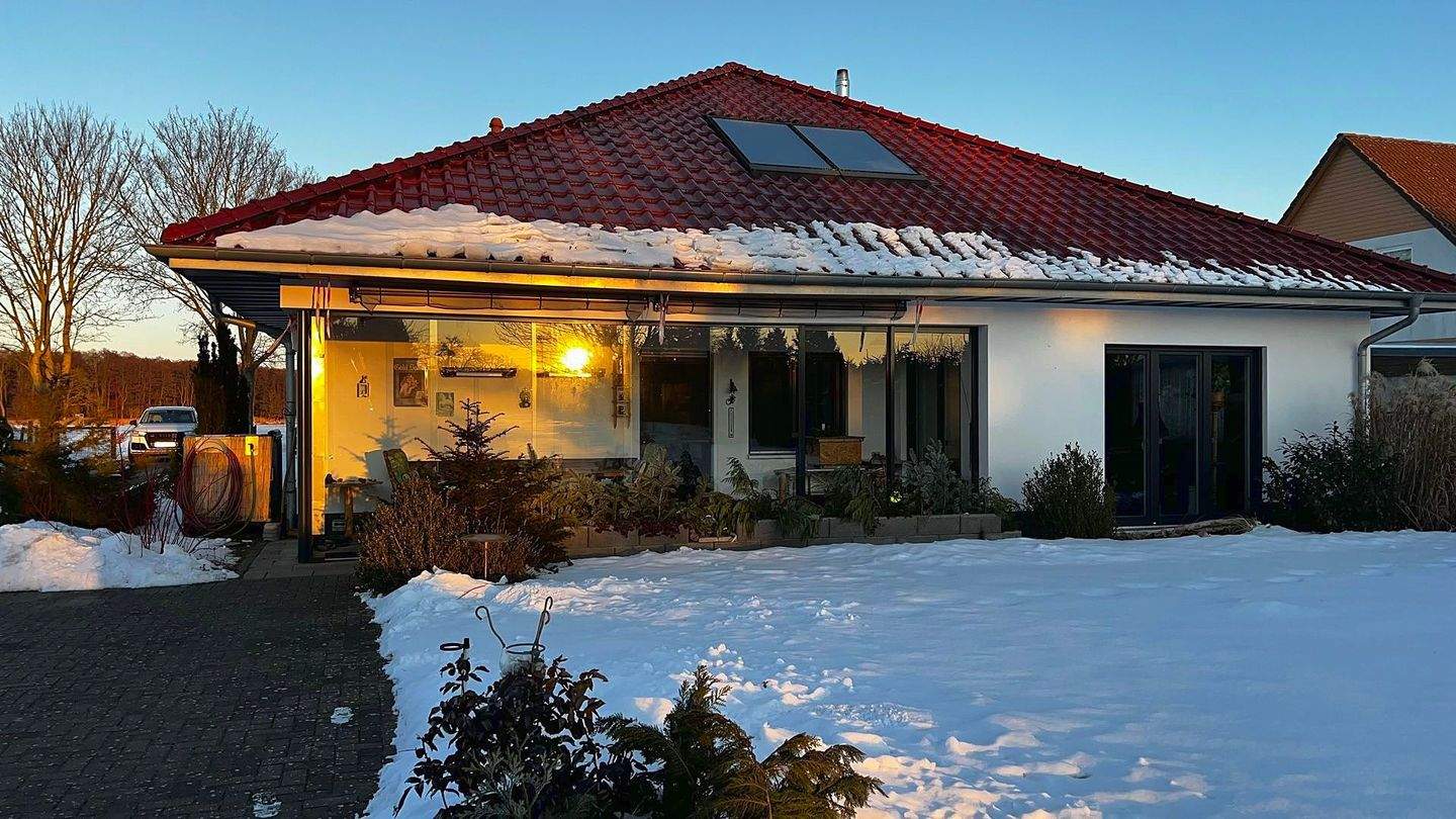 Immobilie in Göhren-Lebbin - Sehr schöner moderner Einfamilienhausbungalow in idyllischer Ortsrandlage am Kölpinsee - Müritz - Bild 3