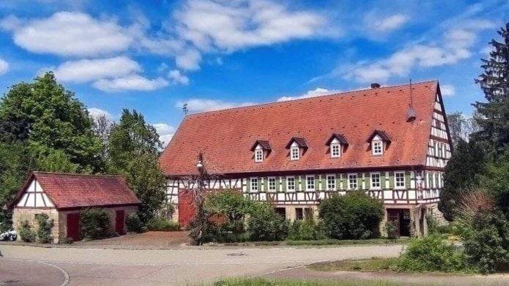 Einfamilienhaus zum Kauf 10 Zimmer 490 m² 28.000 m² Grundstück Mainhardtsall Neuenstein 74632