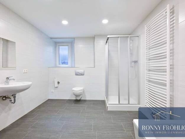 Wohnung zur Miete 835 € 6 Zimmer 157 m² EG Meerane Meerane 08393