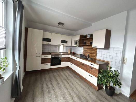 Wohnung zur Miete 740 € 3 Zimmer 93 m² frei ab sofort Südstr. 7 Gotha 99867