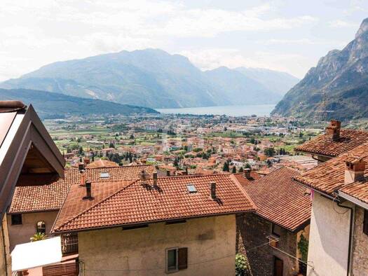 Einfamilienhaus zum Kauf 675.000 € 8 Zimmer 158 m² 80 m² Grundstück frei ab sofort Via Al Cingol Ros 11 Tenno 38060