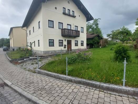 Mehrfamilienhaus zum Kauf 570.000 € 10 Zimmer 240 m² 1.039 m² Grundstück frei ab sofort Söchtenau 83139