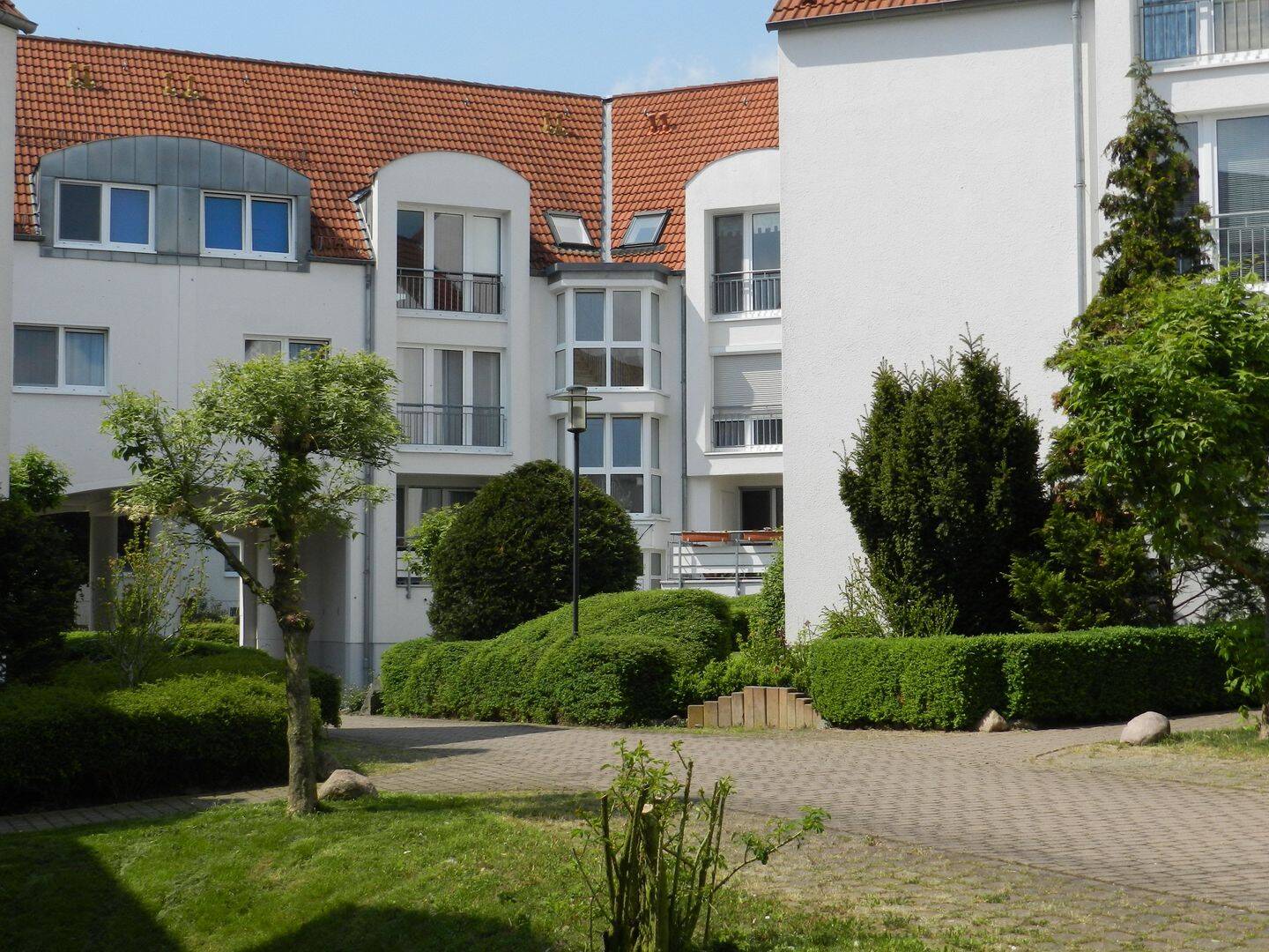 Immobilie in Leipzig - Gepflegte großzügige 3-Raum-Wohnung im 1. OG mit Einzelgarage - langjährig vermietet - Bild 0