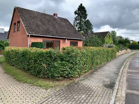 Einfamilienhaus zur Miete 1.120 € 3 Zimmer 86 m² 655 m² Grundstück frei ab 01.09.2025 Bad Segeberg 23795