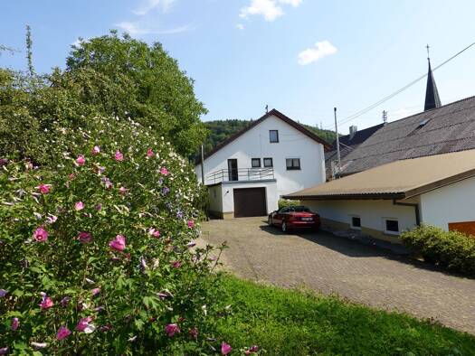 Mehrfamilienhaus zum Kauf 419.000 € 13 Zimmer 300 m² 700 m² Grundstück frei ab sofort Epfenhofen Blumberg 78176