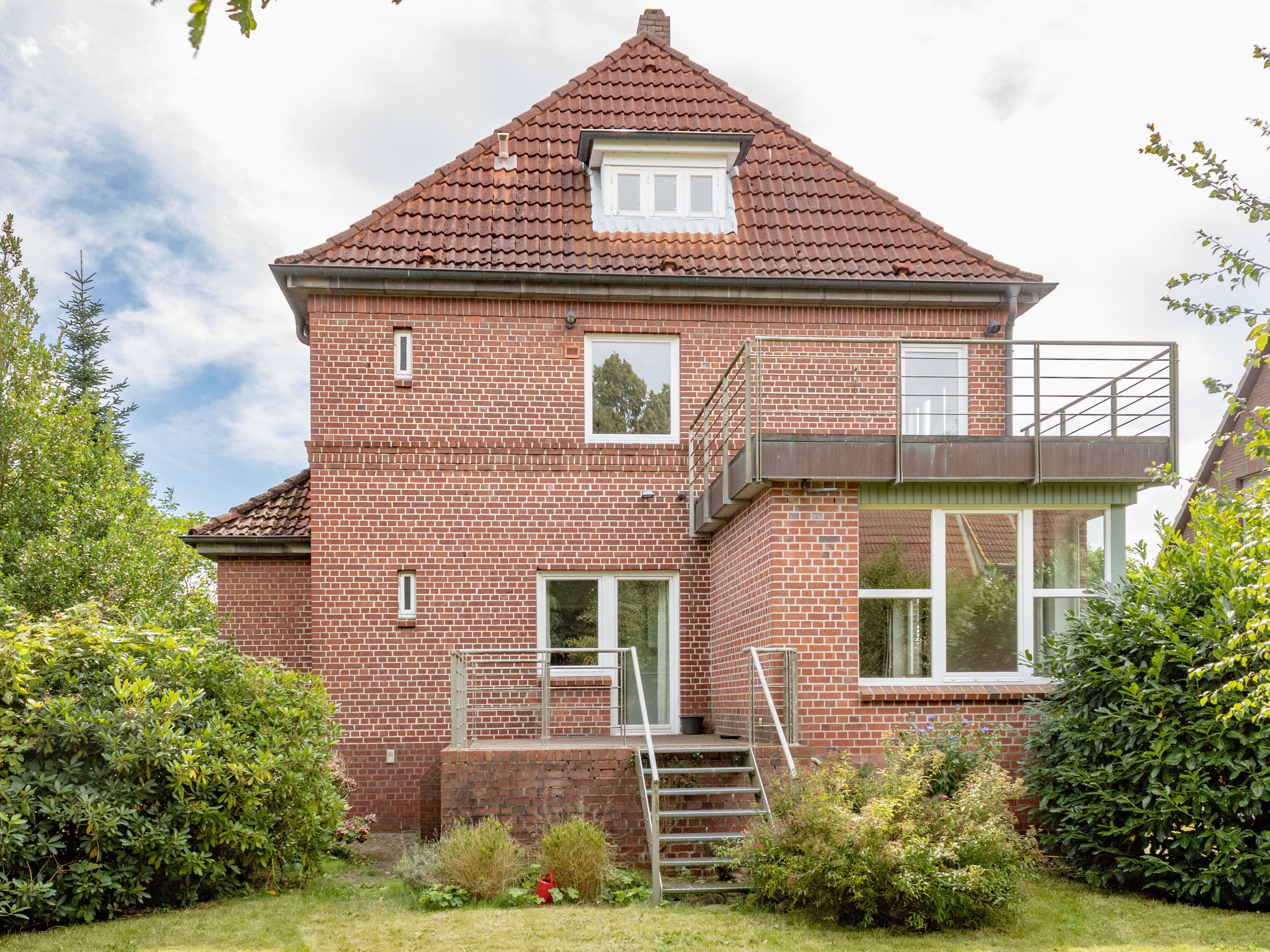 Einfamilienhaus zum Kauf 495.000 € 7,5 Zimmer 190 m²<br/>Wohnfläche 640 m²<br/>Grundstück Uetersen 25436