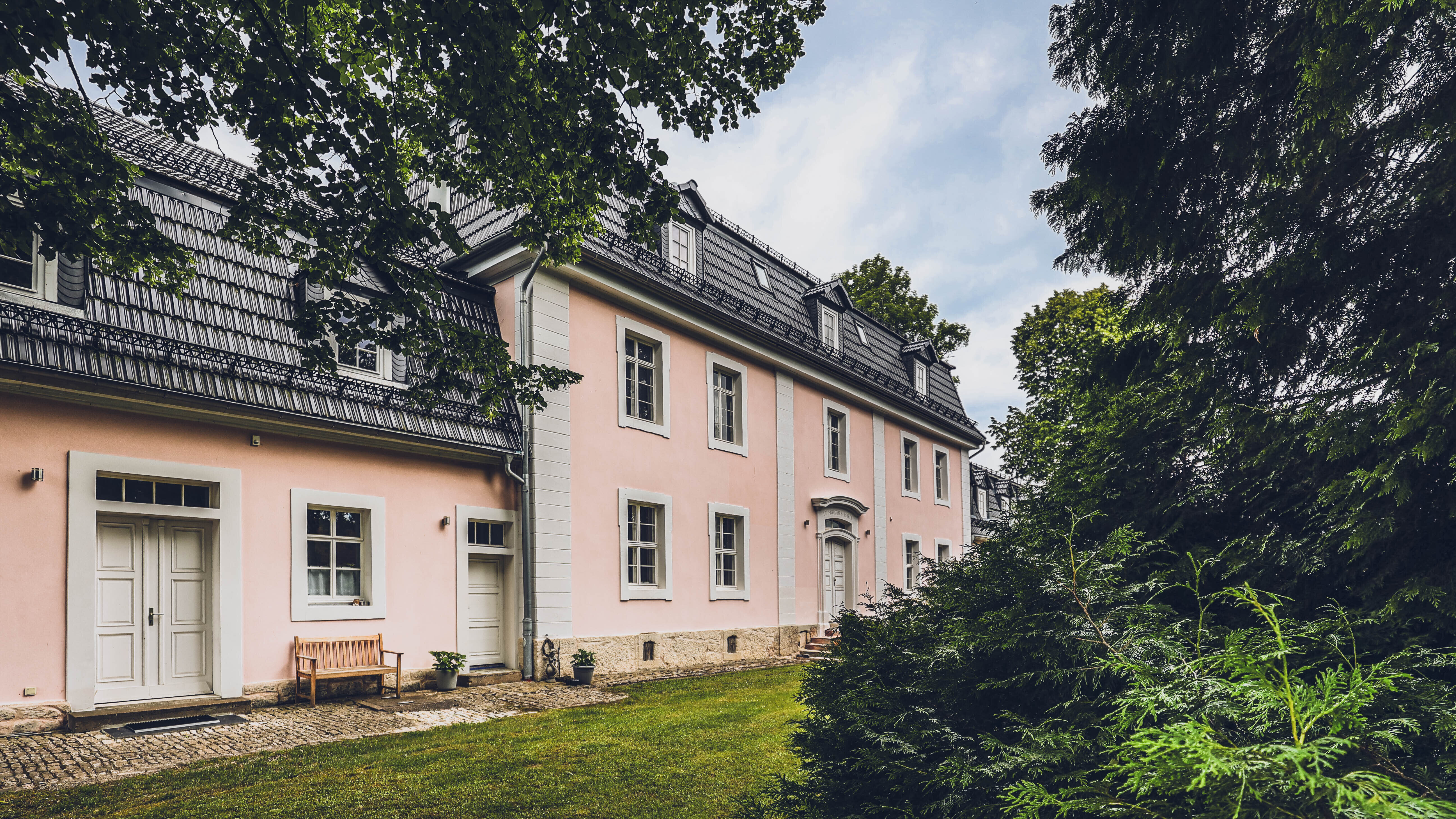 Haus zum Kauf 1.250.000 € 10 Zimmer 350 m²<br/>Wohnfläche 28.587 m²<br/>Grundstück Tännich Rudolstadt 07407