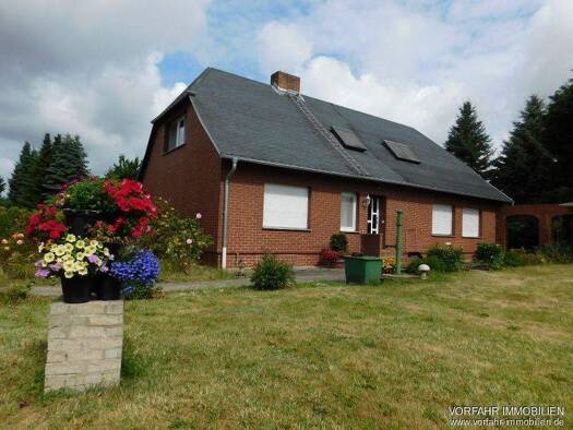 Haus zum Kauf 221.000 € 5 Zimmer 160 m² 3.090 m² Grundstück frei ab sofort Groß Niendorf 19374