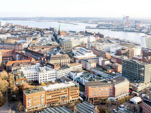 Büro zur Miete 3.290 € 10 Zimmer 305 m² Bürofläche Vorstadt Kiel 24103