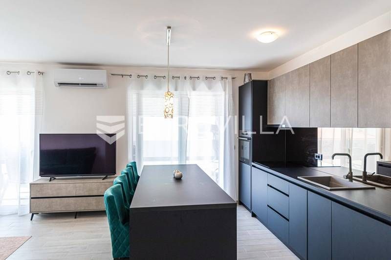 Wohnung zur Miete 850 € 2 Zimmer 55 m²<br/>Wohnfläche 1.<br/>Geschoss Trogir center 21220