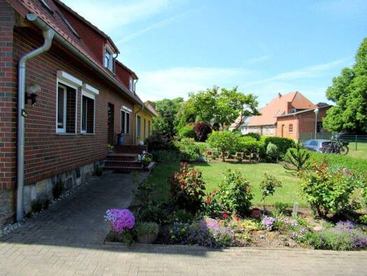 Doppelhaushälfte zum Kauf 298.500 € 5 Zimmer 135 m² 1.466 m² Grundstück Alt Schwerin 17214