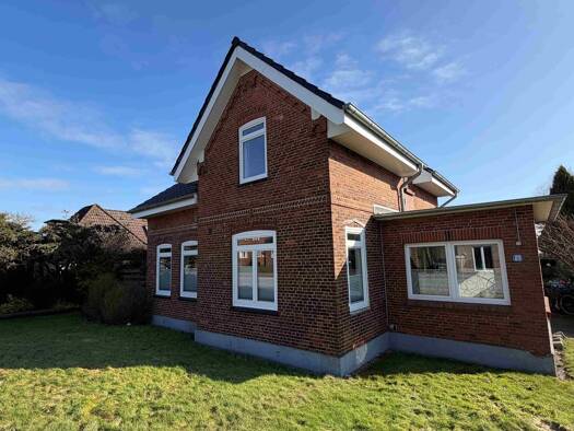 Einfamilienhaus zur Miete 1.350 € 5 Zimmer 135 m² 409 m² Grundstück frei ab sofort Glückstadt 25348