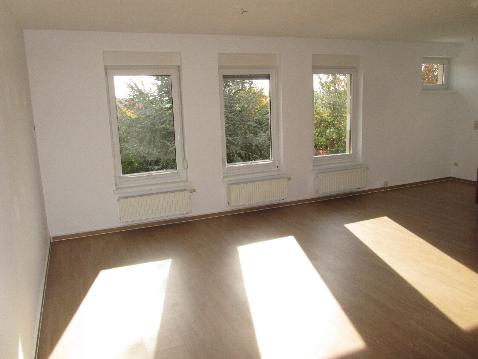 Wohnung zur Miete 420 € 2 Zimmer 70 m²<br/>Wohnfläche 1.<br/>Geschoss ab sofort<br/>Verfügbarkeit Trebnitzer Kreuz Gera 07552