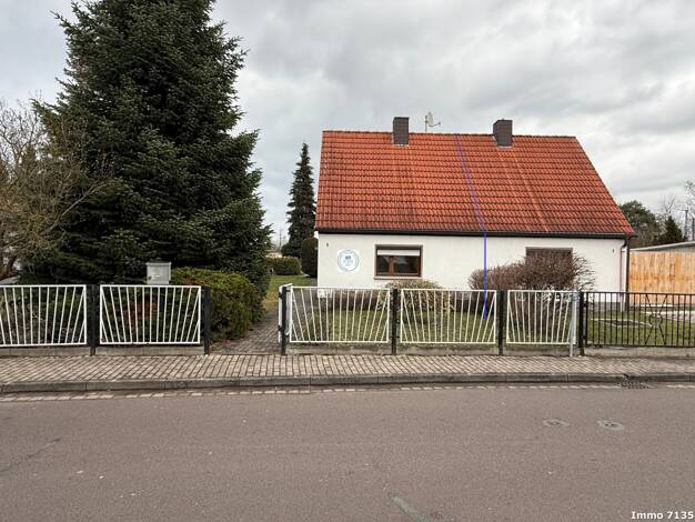 Doppelhaushälfte zur Versteigerung 125.000 € 4 Zimmer 84 m² 1.228 m² Grundstück frei ab sofort Neukieritzsch Neukieritzsch 04575