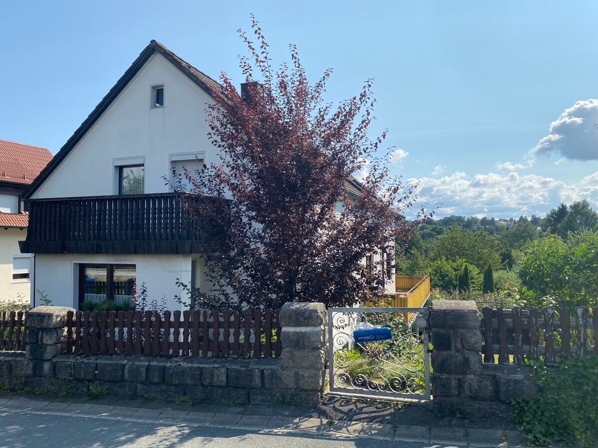 Mehrfamilienhaus zum Kauf 229.000 € 6 Zimmer 138 m²<br/>Wohnfläche 554 m²<br/>Grundstück Neustadt Neustadt an der Waldnaab 92660