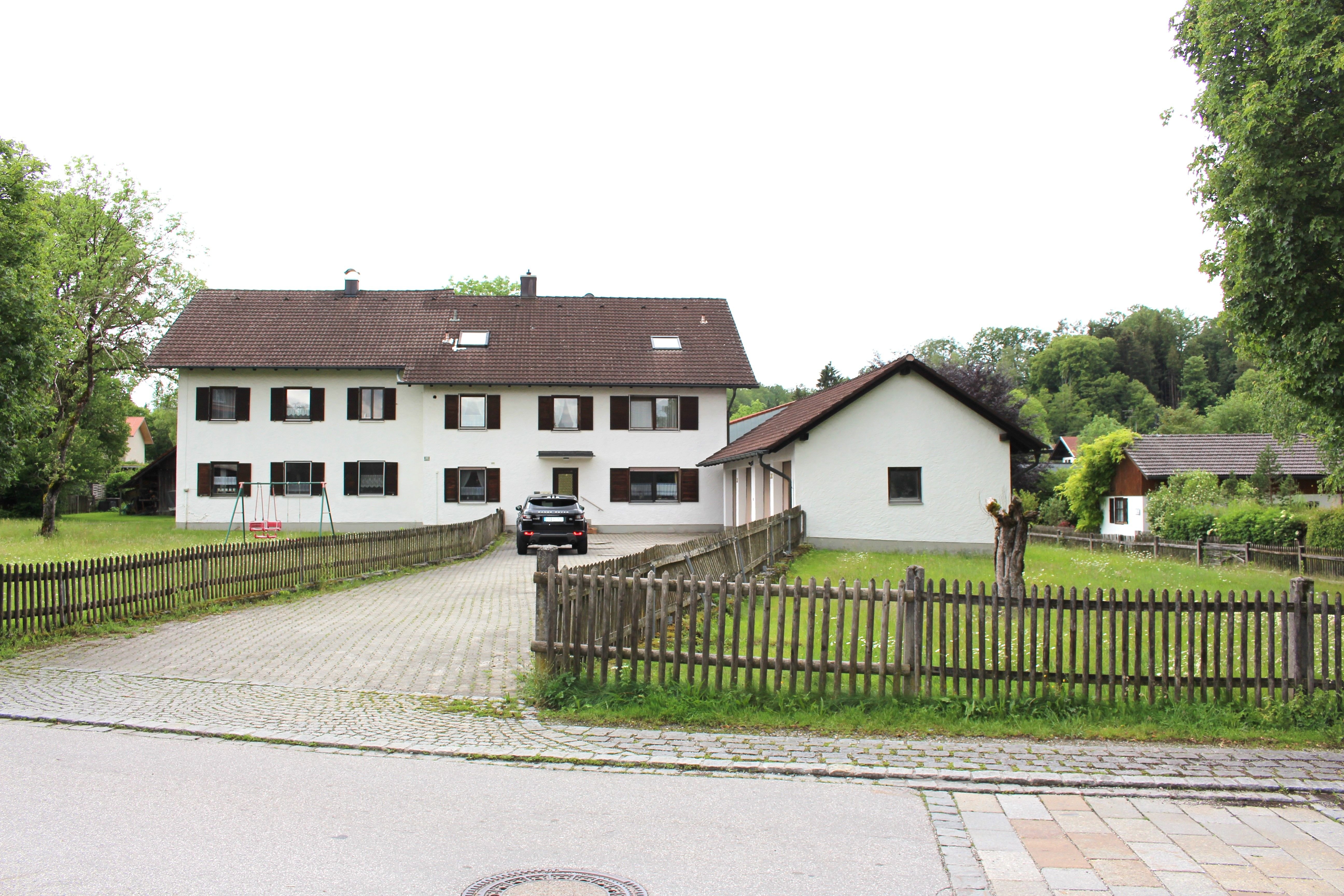 Mehrfamilienhaus zum Kauf 1.995.000 € 14 Zimmer 400 m²<br/>Wohnfläche 3.494 m²<br/>Grundstück ab sofort<br/>Verfügbarkeit Huglfing Huglfing 82386