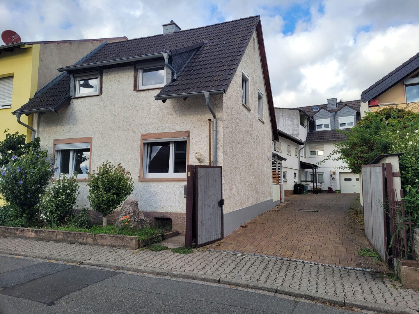 Mehrfamilienhaus zum Kauf provisionsfrei 798.000 € 15 Zimmer 363 m²<br/>Wohnfläche 840 m²<br/>Grundstück Rosenstraße 9 Schwabenheim 55270