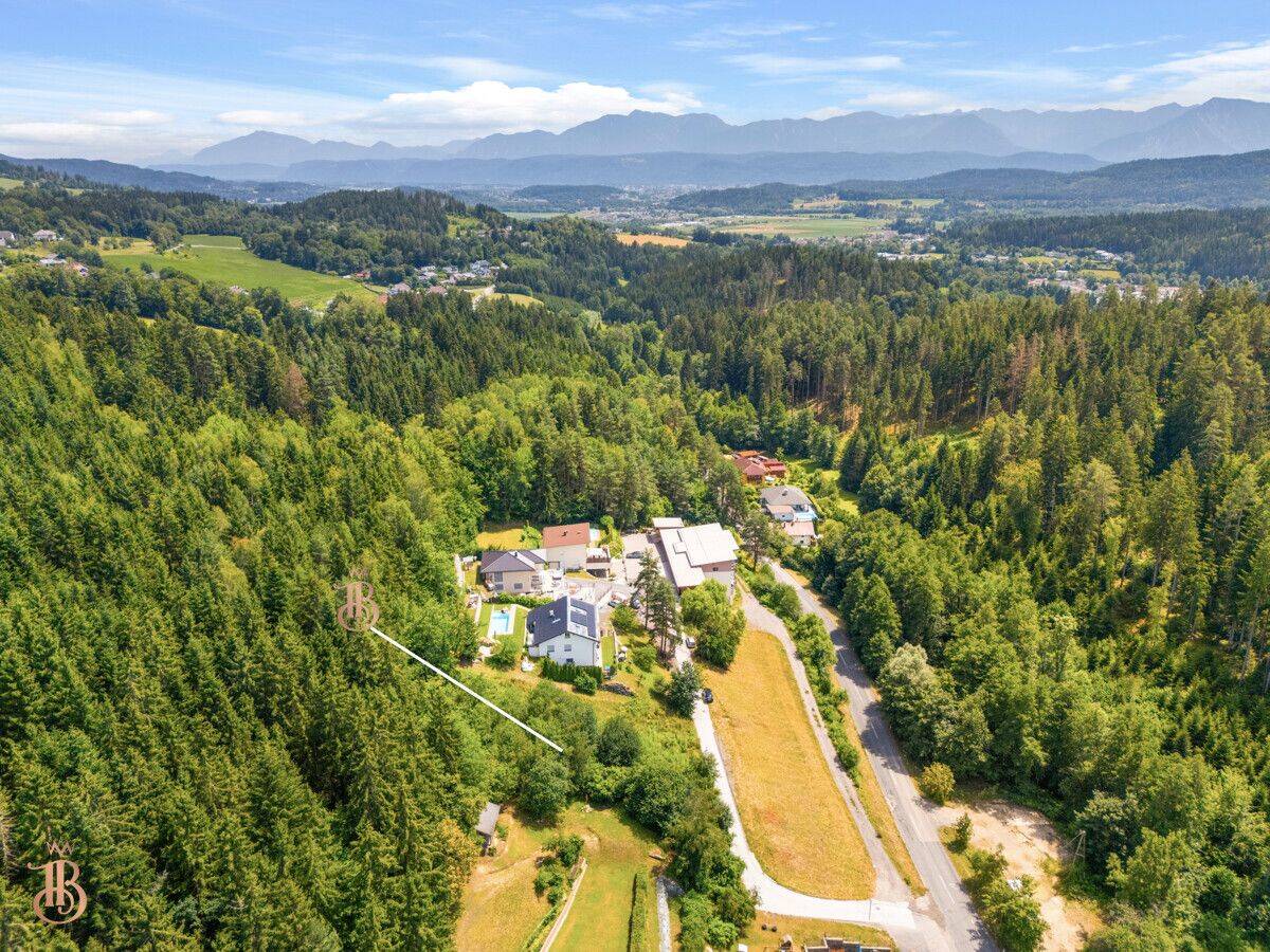 Land, 905 m²