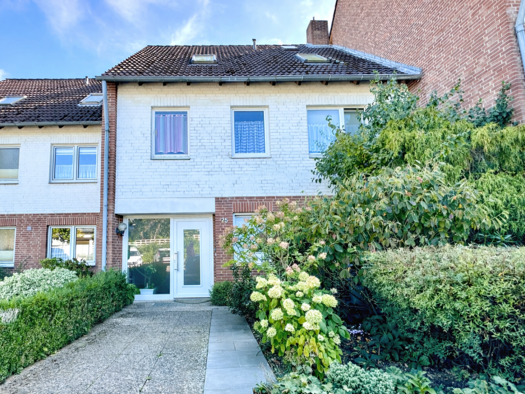 Reihenmittelhaus zum Kauf 298.000 € 6 Zimmer 168,1 m² 319 m² Grundstück Springe 31832