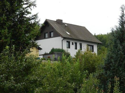 Einfamilienhaus zum Kauf 259.000 € 5 Zimmer 120 m² 2.571 m² Grundstück frei ab sofort Saalfeld Saalfeld/Saale 07318