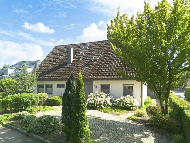 Haus zum Kauf 499.000 € 9 Zimmer 193 m² 728 m² Grundstück Elmshorn 25337