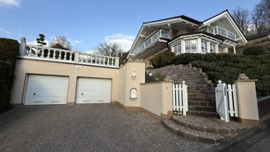 Villa zum Kauf 849.000 € 4 Zimmer 170 m² 641 m² Grundstück Amecke Sundern (Sauerland) 59846