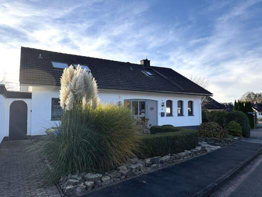 Mehrfamilienhaus zum Kauf 495.000 € 7,5 Zimmer 203 m² 737 m² Grundstück Diestelbruch Detmold 32760