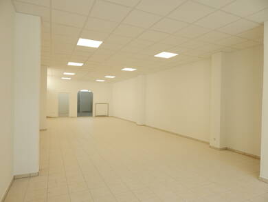 Laden zur Miete 1.230 € 3 Zimmer 123 m² Verkaufsfläche Hauptstr. 33 Freilassing Freilassing 83395