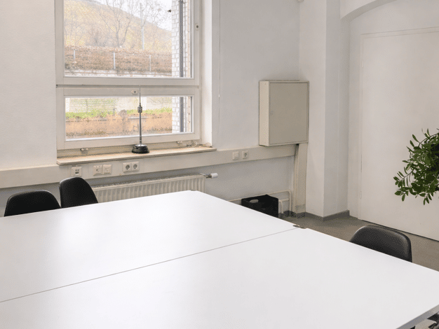 Bürofläche zur Miete provisionsfrei 450 € 26 m² Bürofläche Postwiesenstraße Untertürkheim Untertürkheim 70327