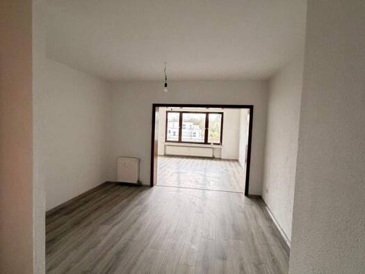 Wohnung zur Miete 660 € 3 Zimmer 90 m² 2. Geschoss frei ab sofort Friedenstraße 52 Dellviertel Duisburg 47053