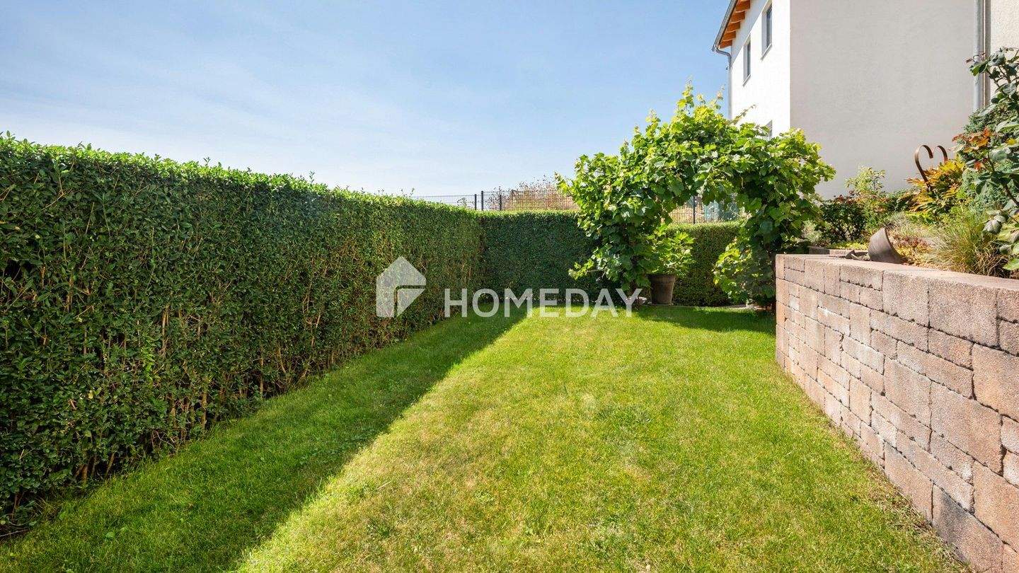 Immobilie in Östringen - Großzügige DG-Wohnung mit Garten, Stellplatz und PV-Anlage in Östringen-Eichelberg - Bild 2