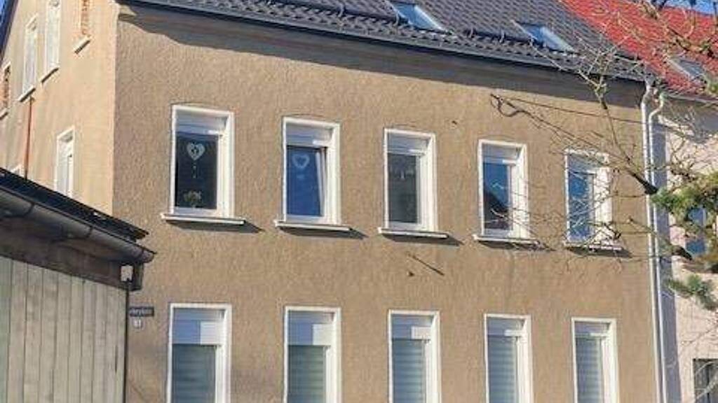 Reihenendhaus zum Kauf 149.900 € 5 Zimmer 130 m² 540 m² Grundstück Langenhessen Werdau 08412