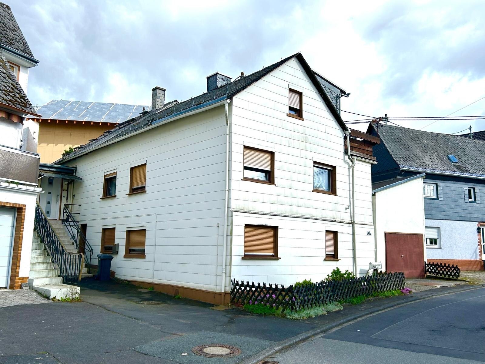 Mehrfamilienhaus zum Kauf 149.000 € 8 Zimmer 183 m²<br/>Wohnfläche 387 m²<br/>Grundstück ab sofort<br/>Verfügbarkeit Winden 56379