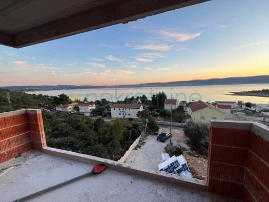 Wohnung zum Kauf 320.000 € 5 Zimmer 107 m² 2. Geschoss Starigrad