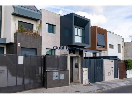 Chalet zum Kauf 1.300.000 € 6 Zimmer 320 m² Madrid 28055