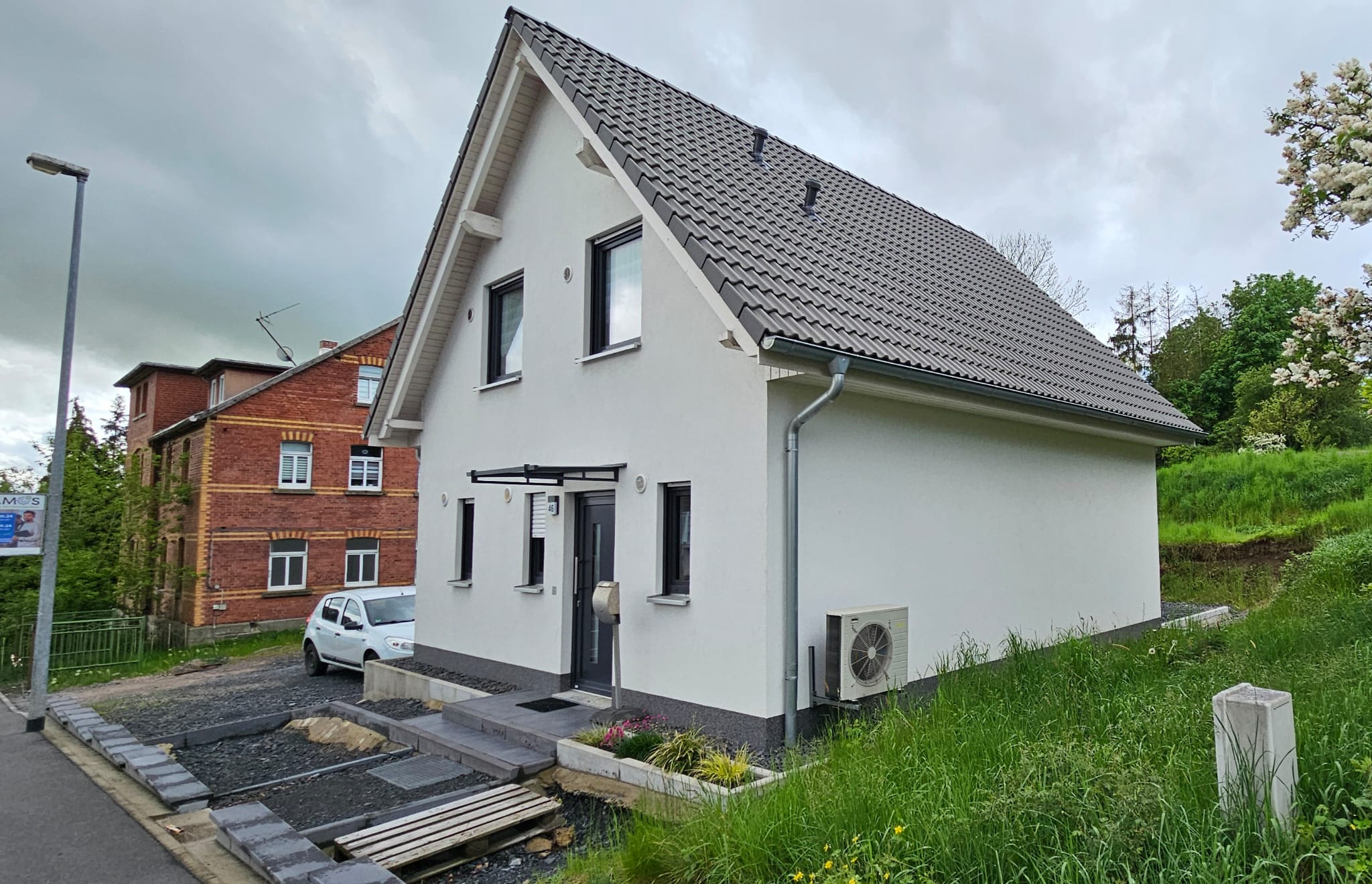 Einfamilienhaus zum Kauf 345.000 € 4 Zimmer 91,5 m²<br/>Wohnfläche 1.184 m²<br/>Grundstück Oberlinder Str.46 Oberlind Sonneberg 96515