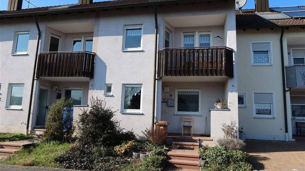 Immobilie in Zellingen - Ein Traum für Familien - Reihenmittelhaus in idyllischer, sonniger Lage mit Garten und Garage - Zellingen - Bild 2