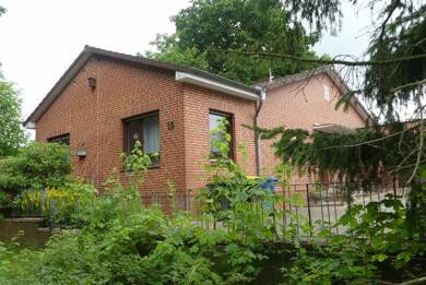Bungalow zum Kauf 175.000 € 3 Zimmer 118 m² 667 m² Grundstück frei ab sofort Am Sportplatz 19 Burg (Dithmarschen) 25712