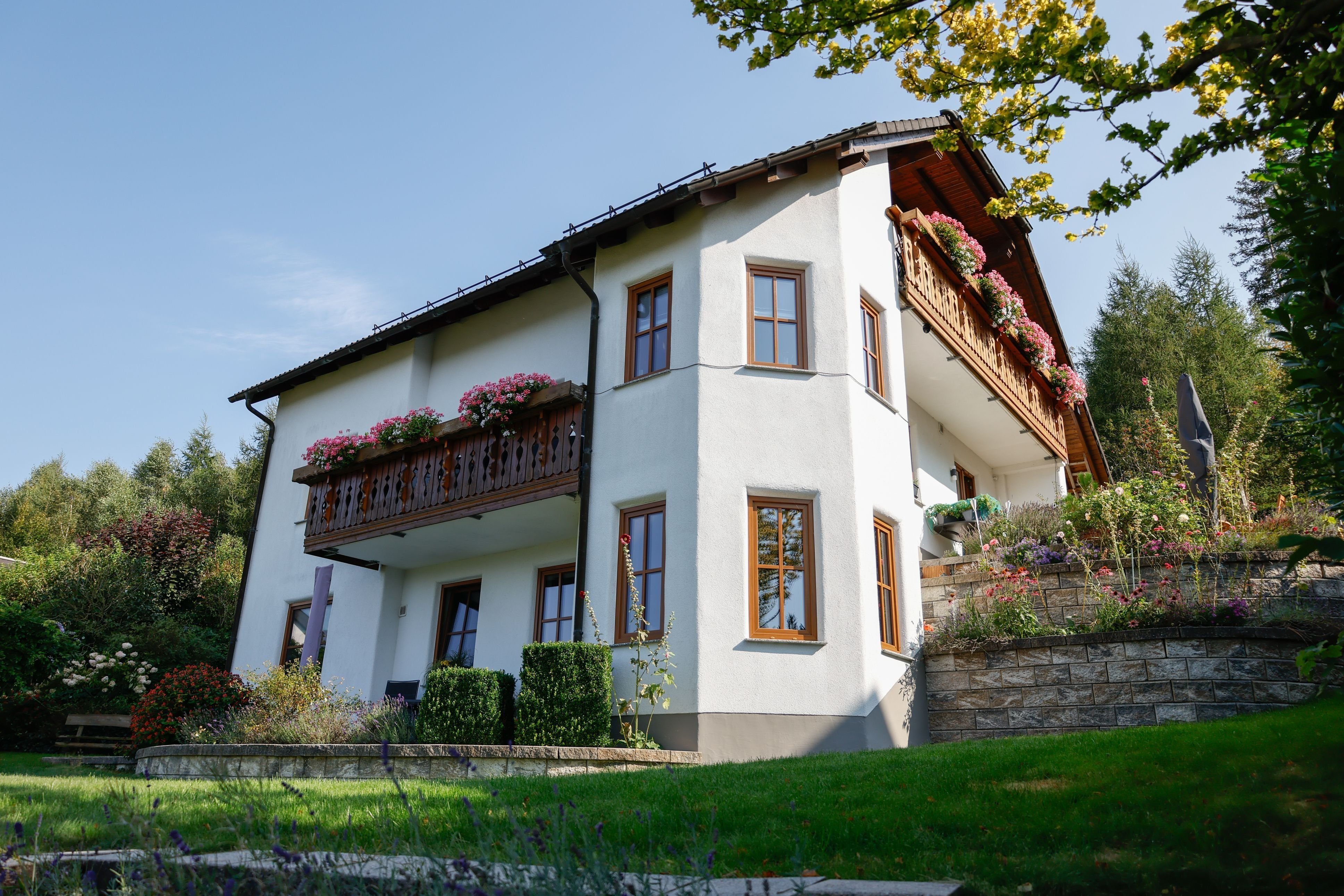 Villa zum Kauf 629.000 € 7 Zimmer 200 m²<br/>Wohnfläche 747 m²<br/>Grundstück Holthausen Schmallenberg 57392