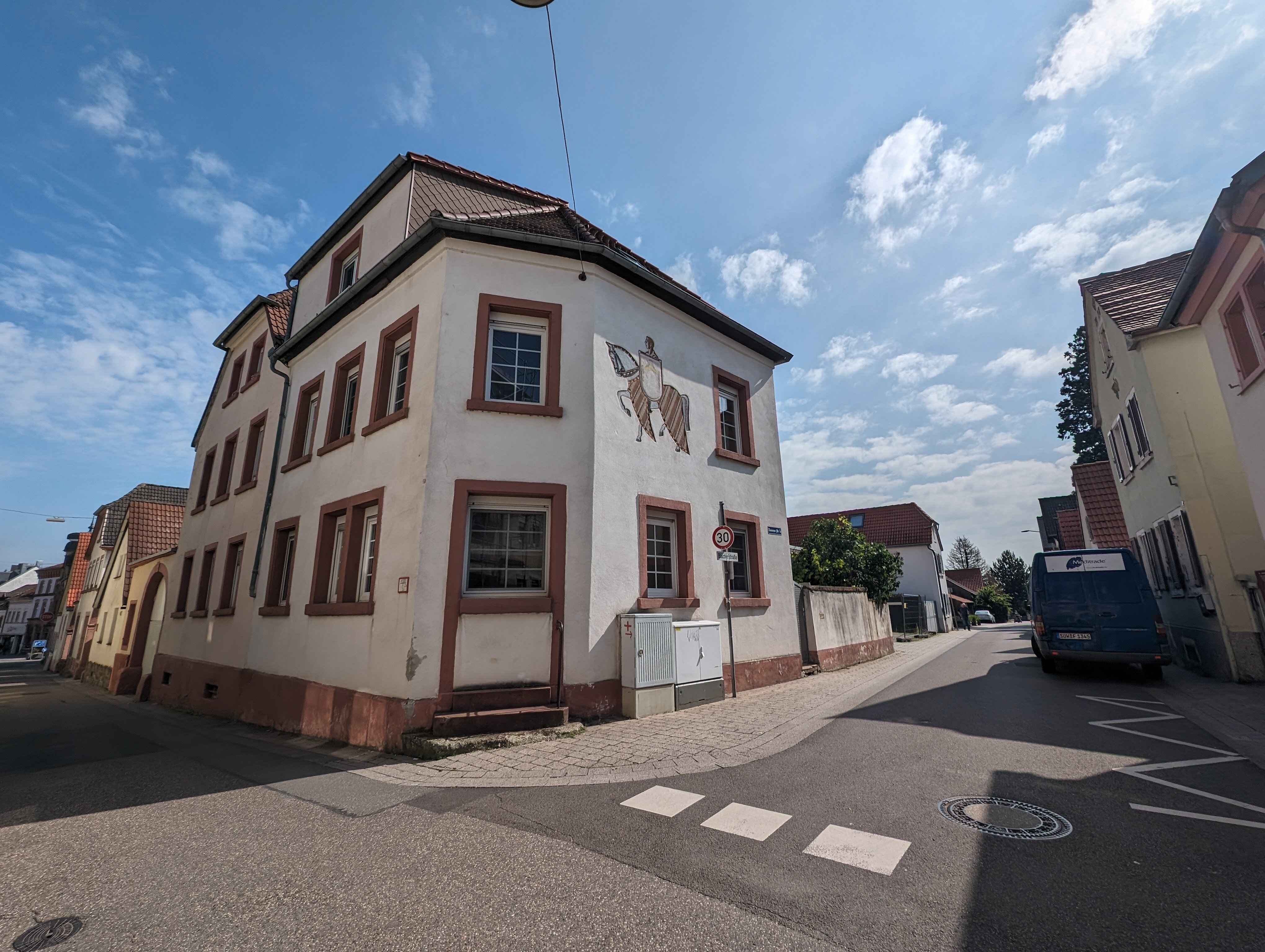 Einfamilienhaus zum Kauf als Kapitalanlage geeignet 298.000 € 4 Zimmer 121,7 m²<br/>Wohnfläche 128 m²<br/>Grundstück Edenkoben 67480